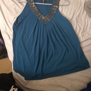 Dark green apostrophe top copper circles on neck